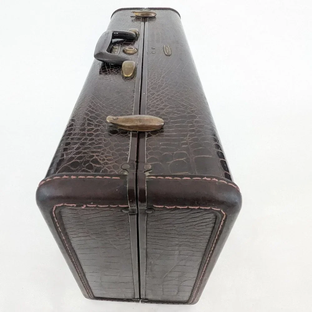 💼 Vintage Shwayder Brothers Faux Alligator Suitcase - 13 inches 💼